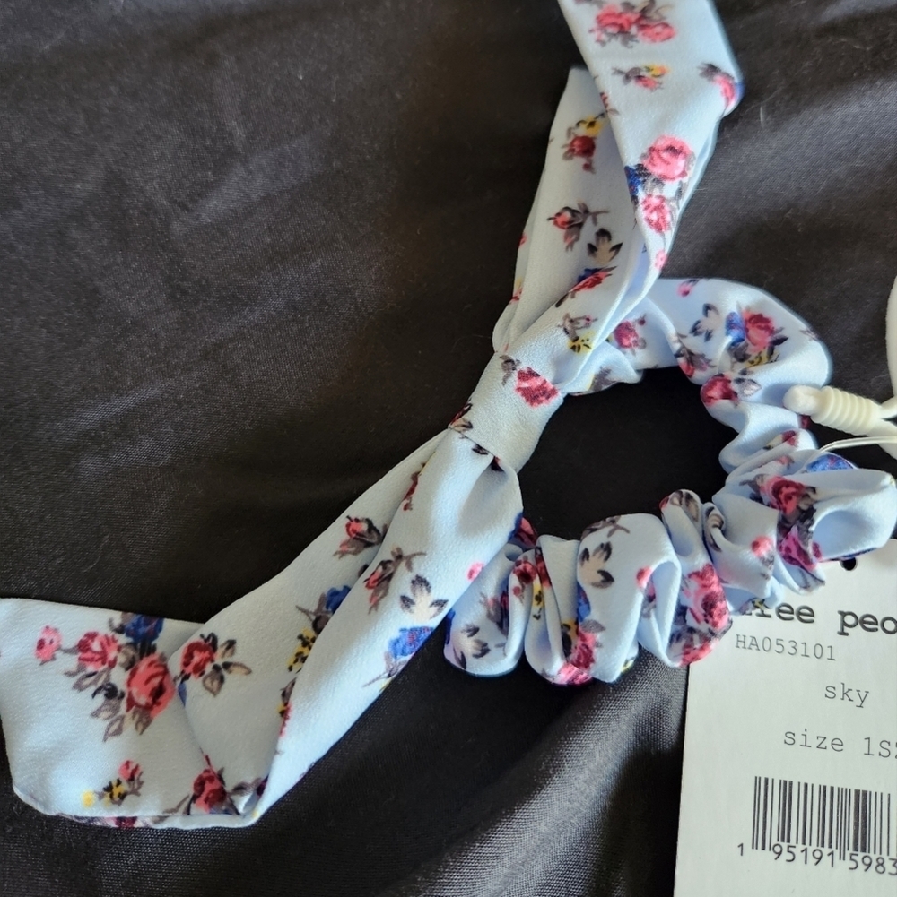 Free People Floral Mask and Scrunchie Set NWT - Picture 5 of 6
